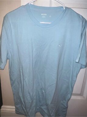 Hollister t shirt size medium- new without tags